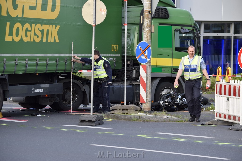 Schwerer Motorrad Unfall Feldkassel Robert Boschstr Edsel Fordstr P054.JPG - Miklos Laubert